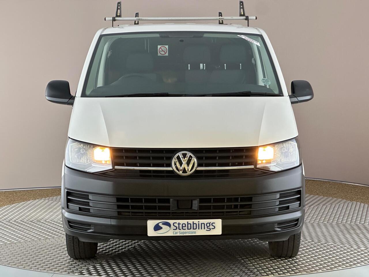 Volkswagen Transporter YW68UCP