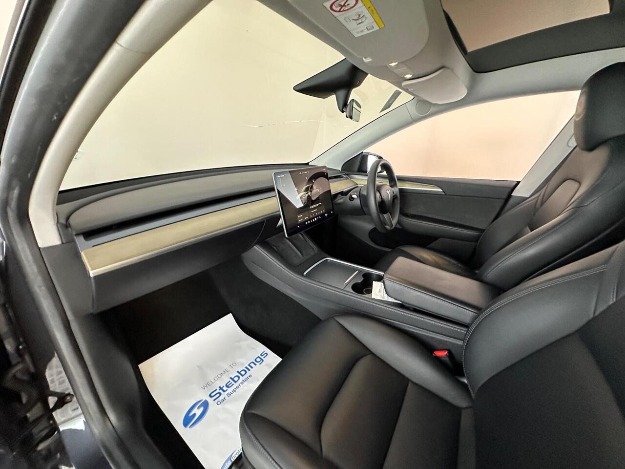 Tesla Model Y NL23XBN