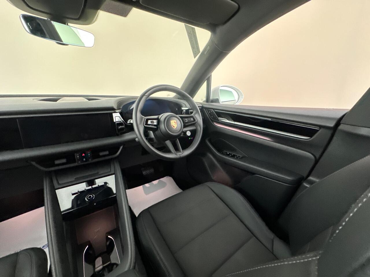 Porsche Macan FD74LXY