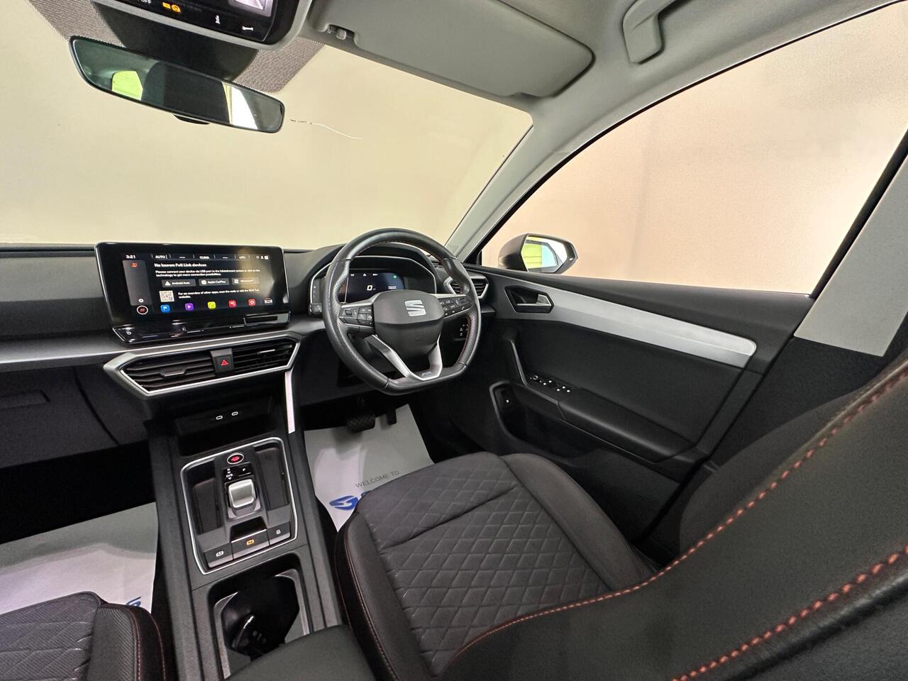 SEAT Leon YO24HWH