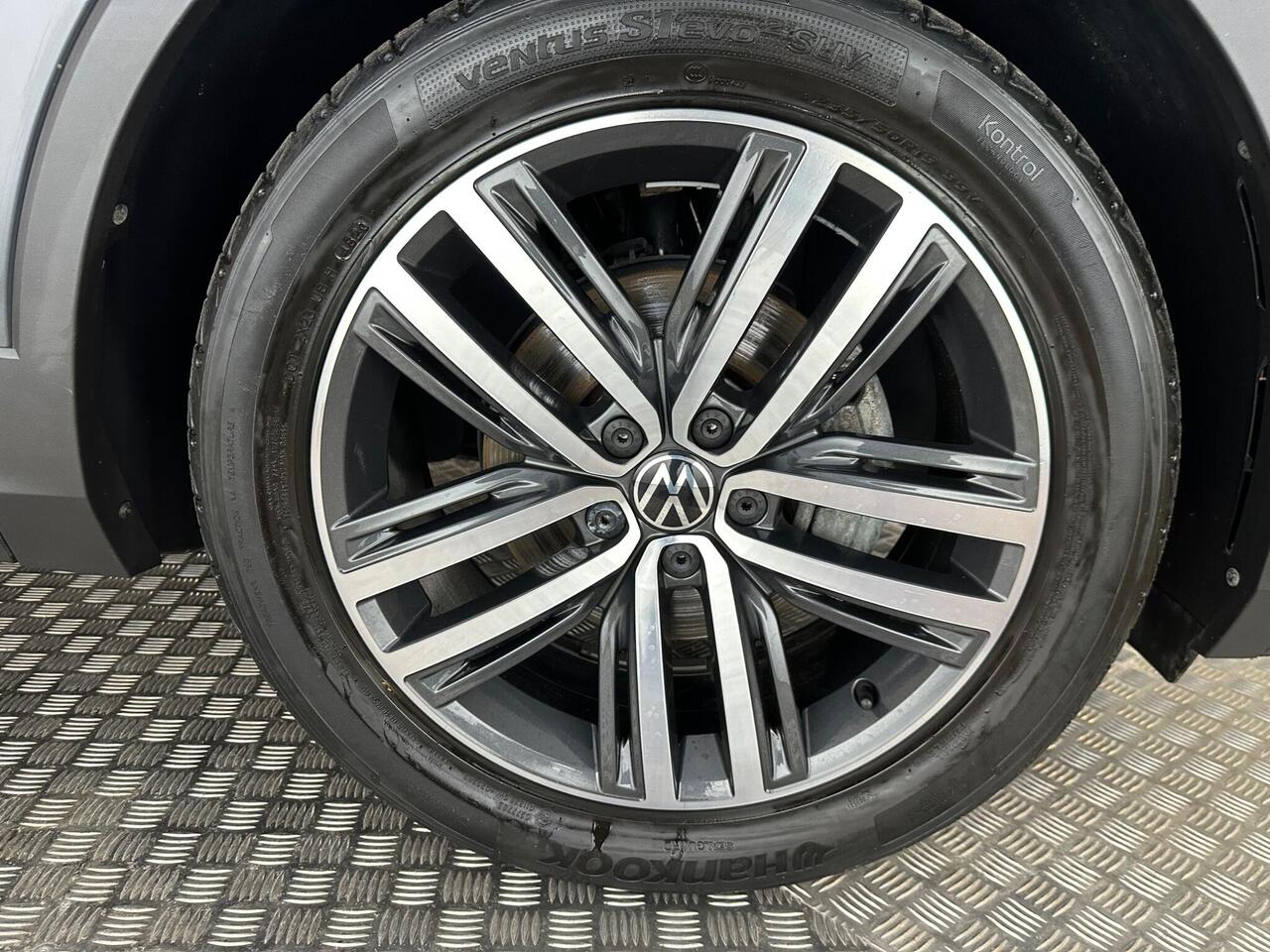 Volkswagen Tiguan CA21HYZ