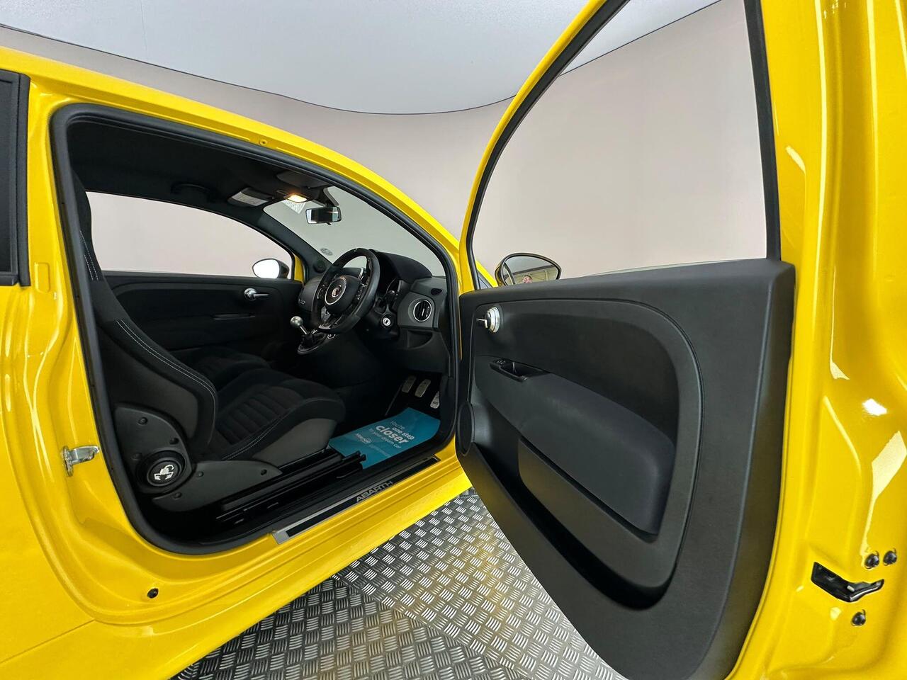 Abarth 595 HJ69ZRR