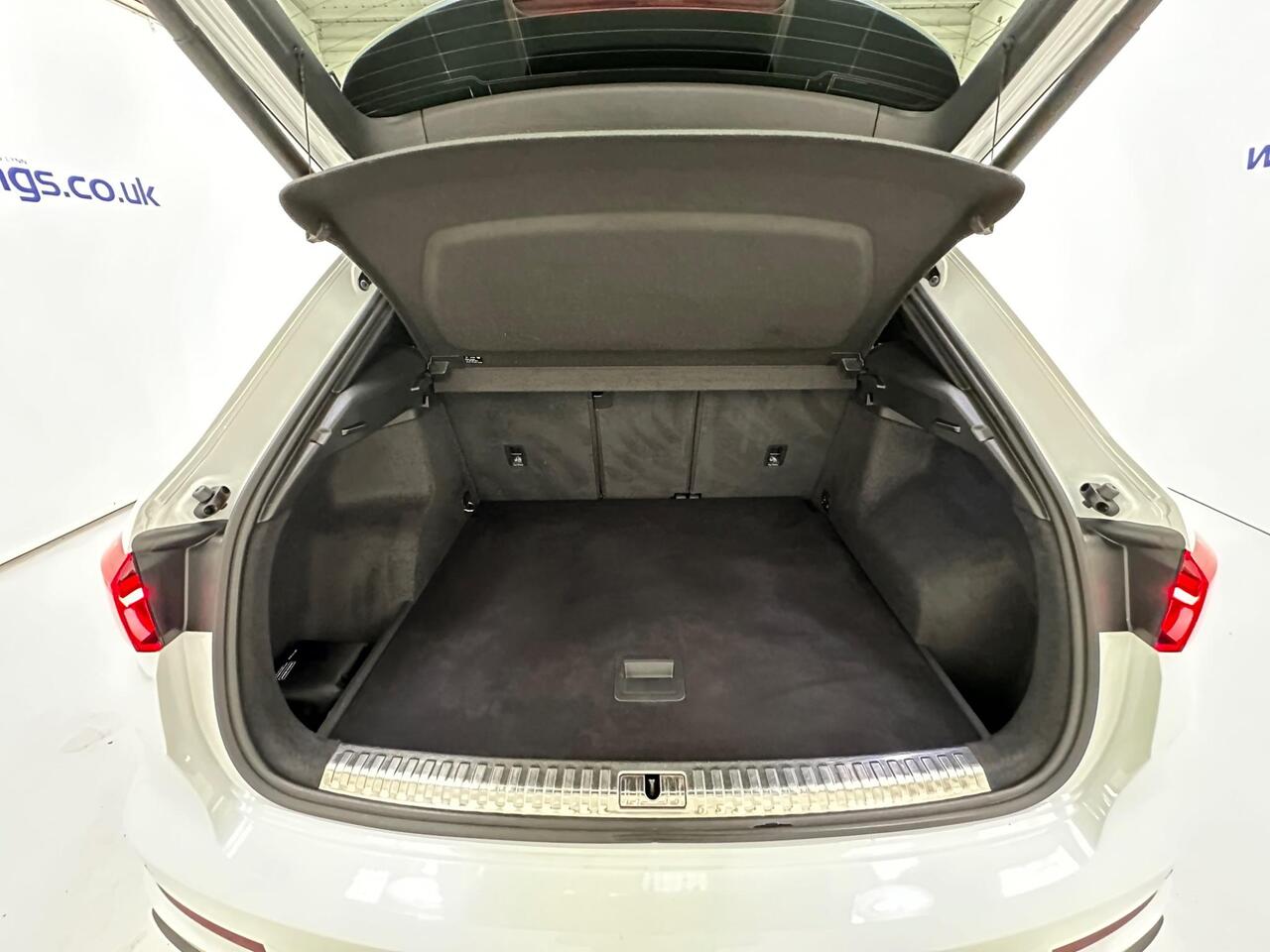 Audi Q3 ST21LJF
