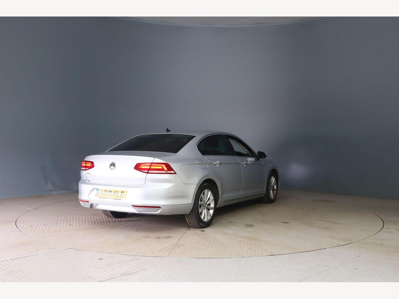 Volkswagen Passat AD19KLE