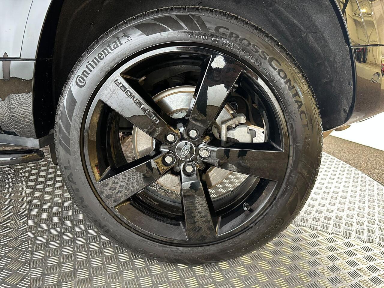 Land Rover Defender 90 GX74TZE