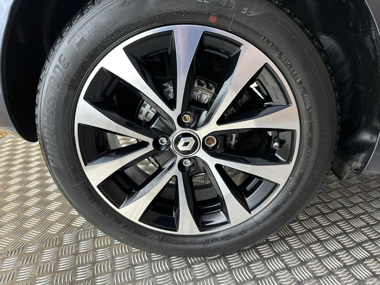 Renault Clio YC71OJA