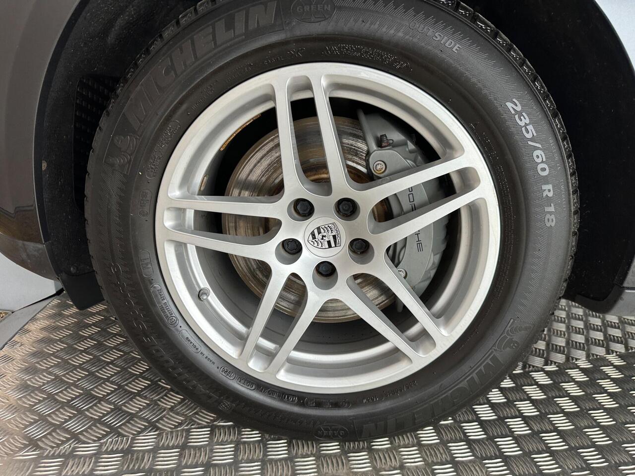 Porsche Macan AO20ZJJ