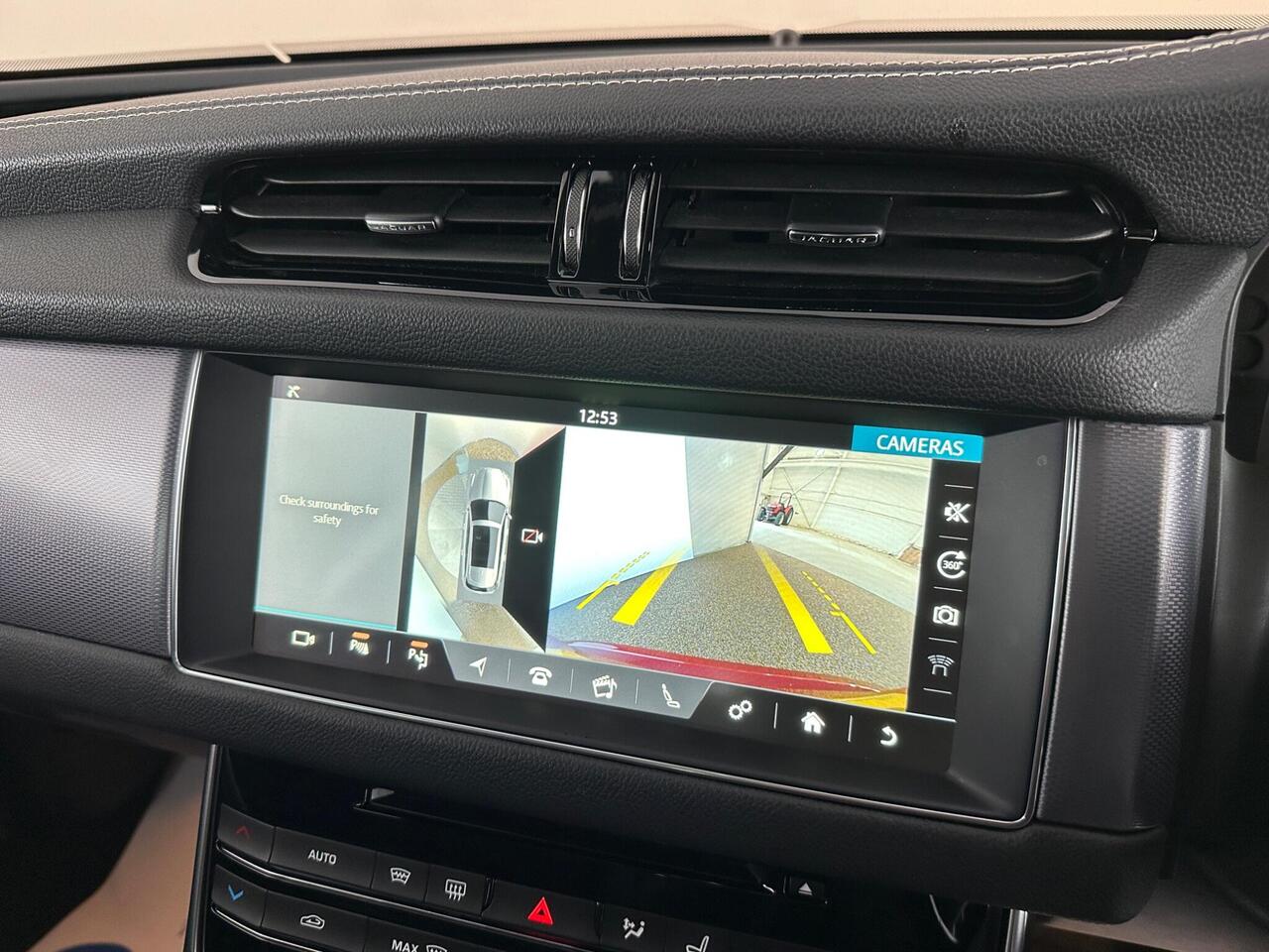 Jaguar XF VF17UOJ