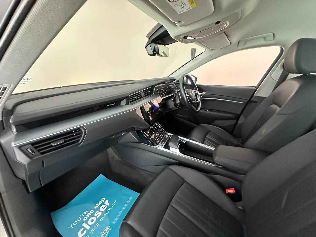 Audi e-tron NL70UPZ