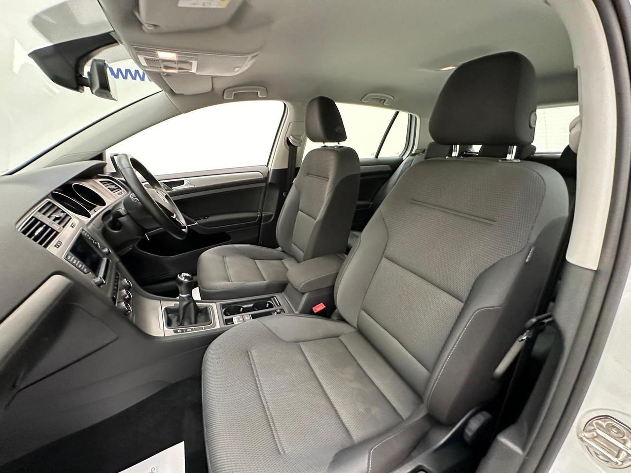 Volkswagen Golf DH66WPE