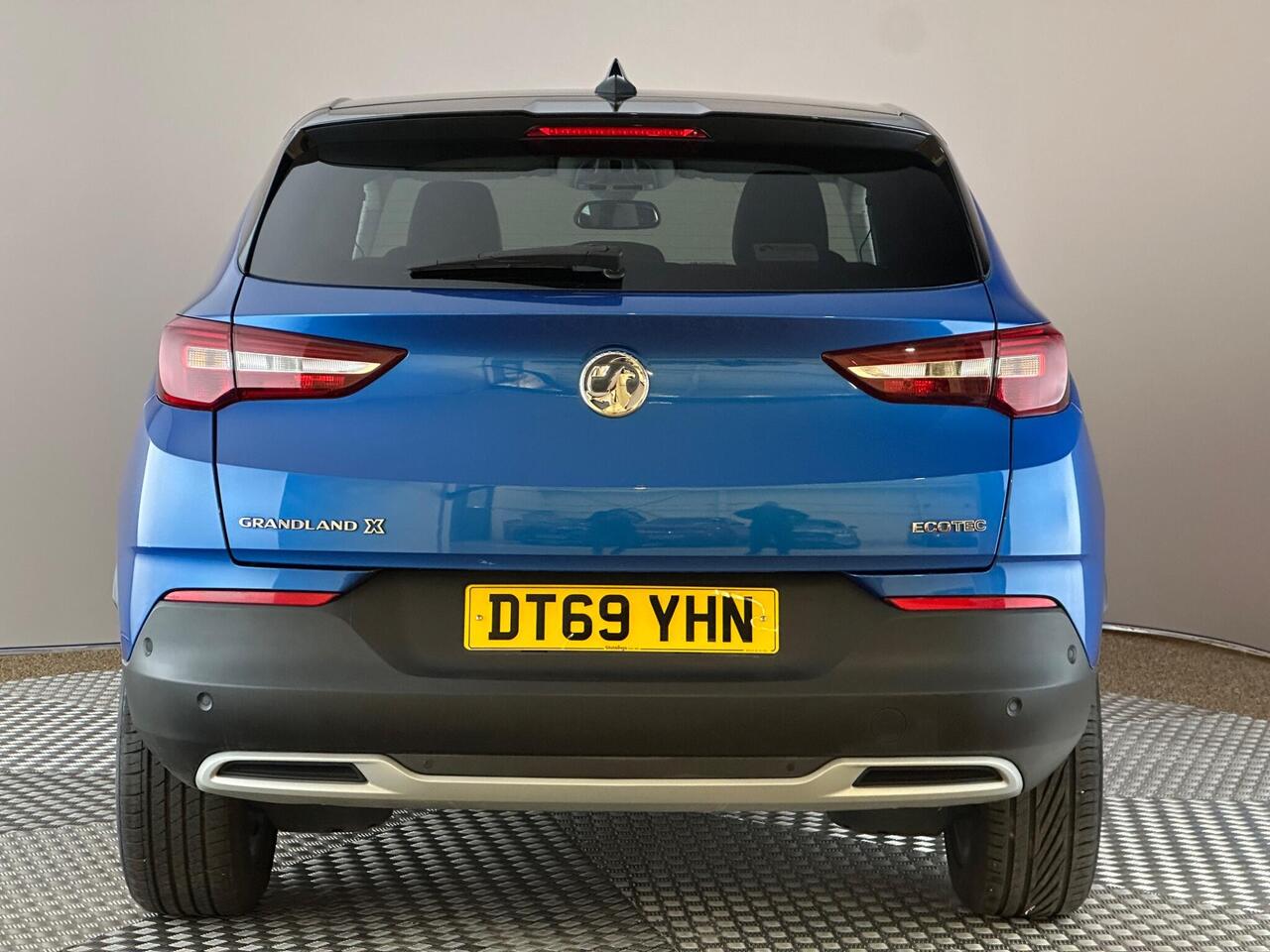 Vauxhall Grandland X DT69YHN