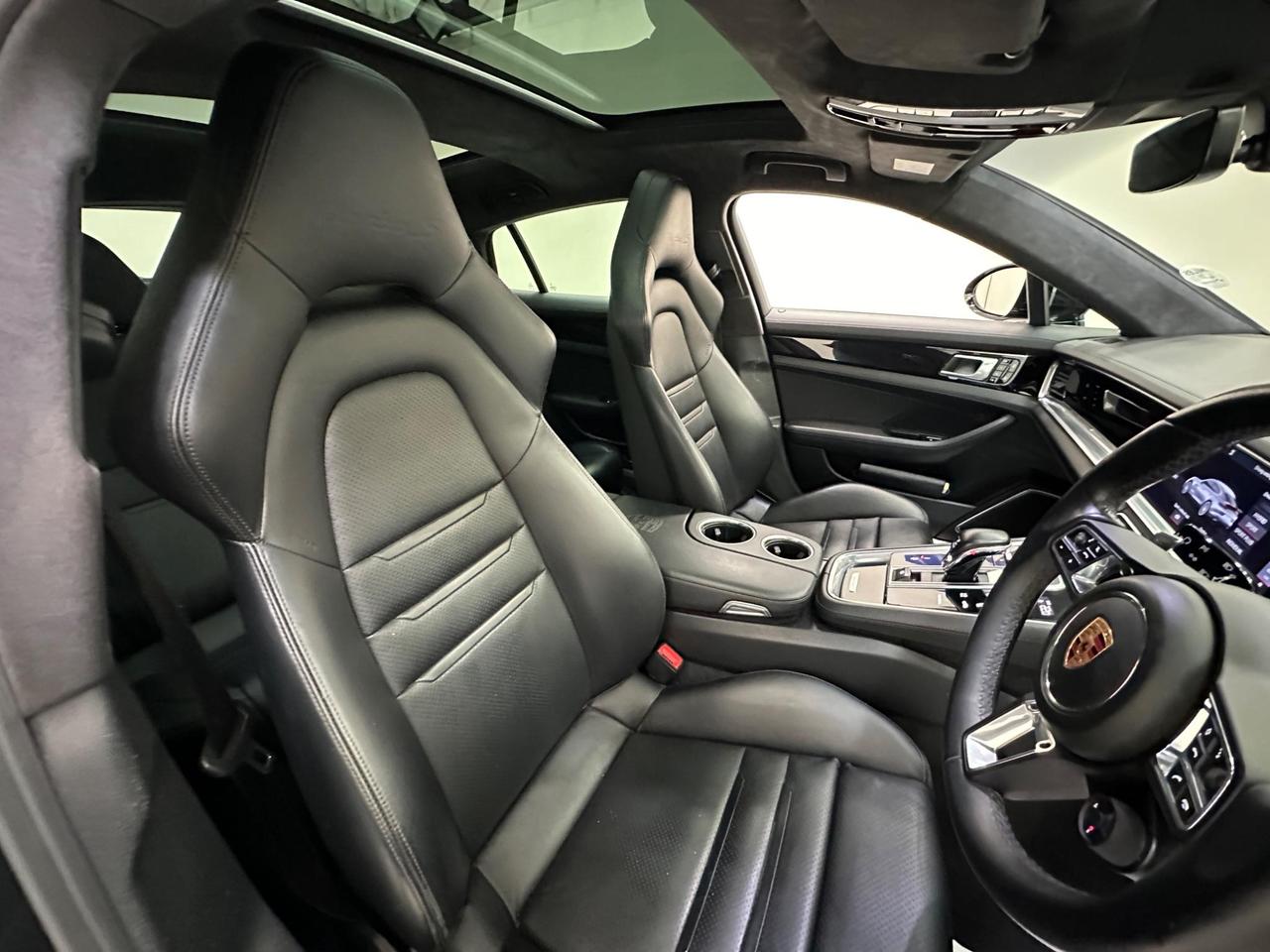 Porsche Panamera LN69UYK