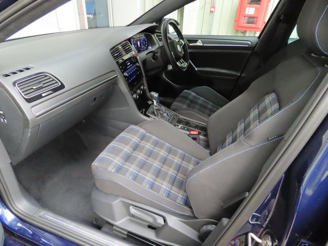Volkswagen Golf FA18XRE