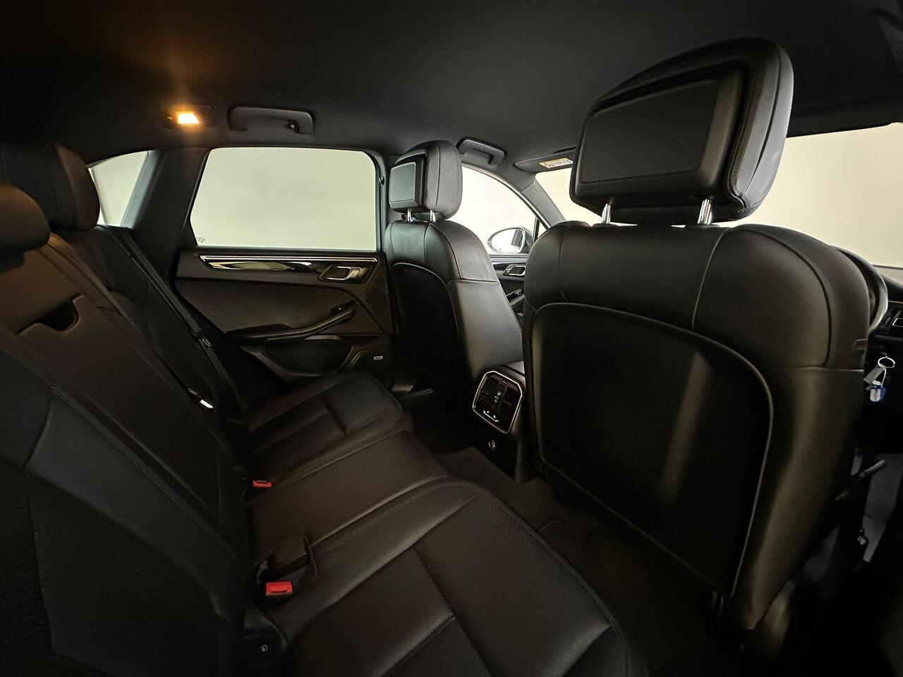 Porsche Macan AJ19VYM