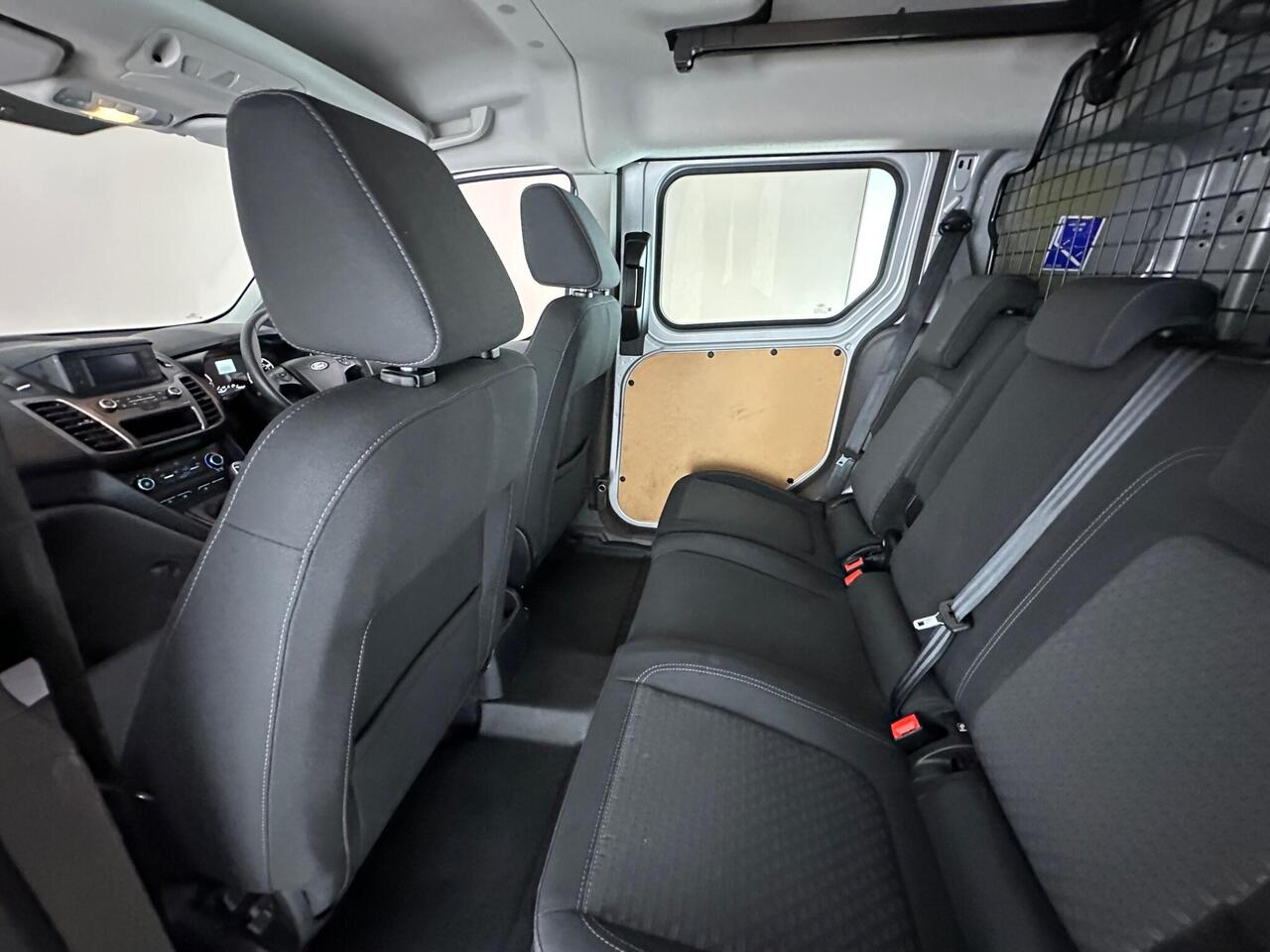 Ford Transit Connect YM22UNX