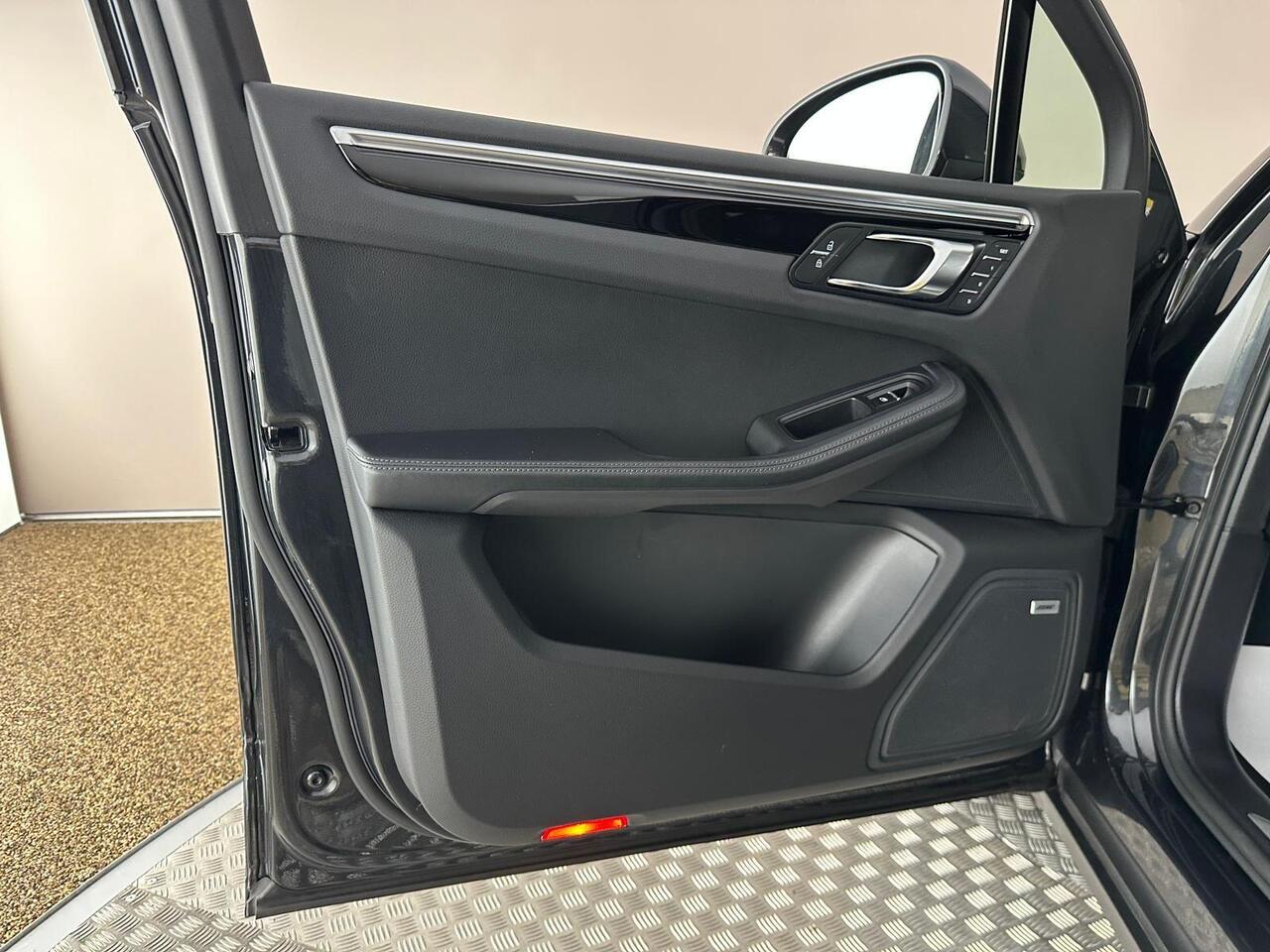 Porsche Macan LJ20WHU