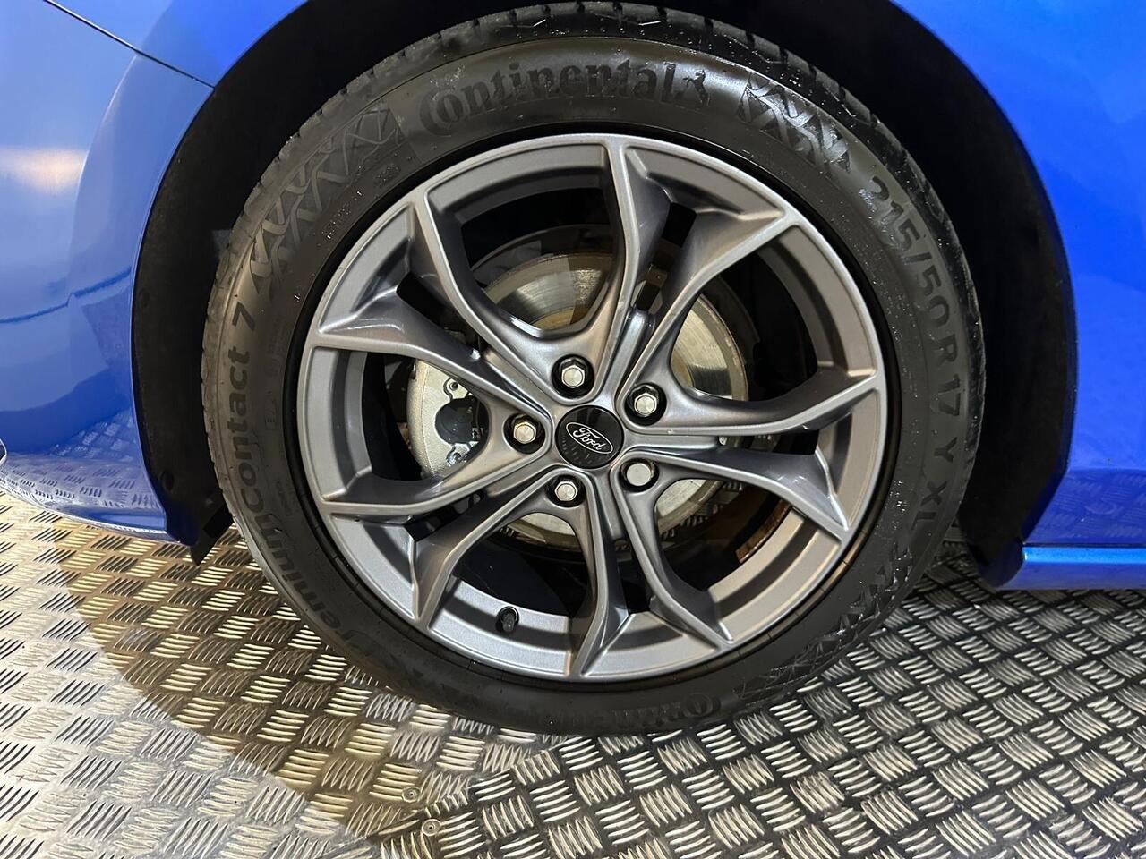 Ford Focus WJ68UUT