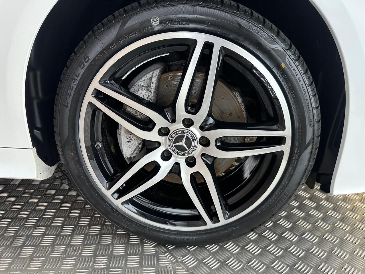Mercedes-Benz E Class YD67CEF