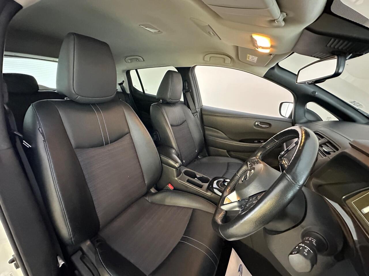 Nissan Leaf ST69WUU