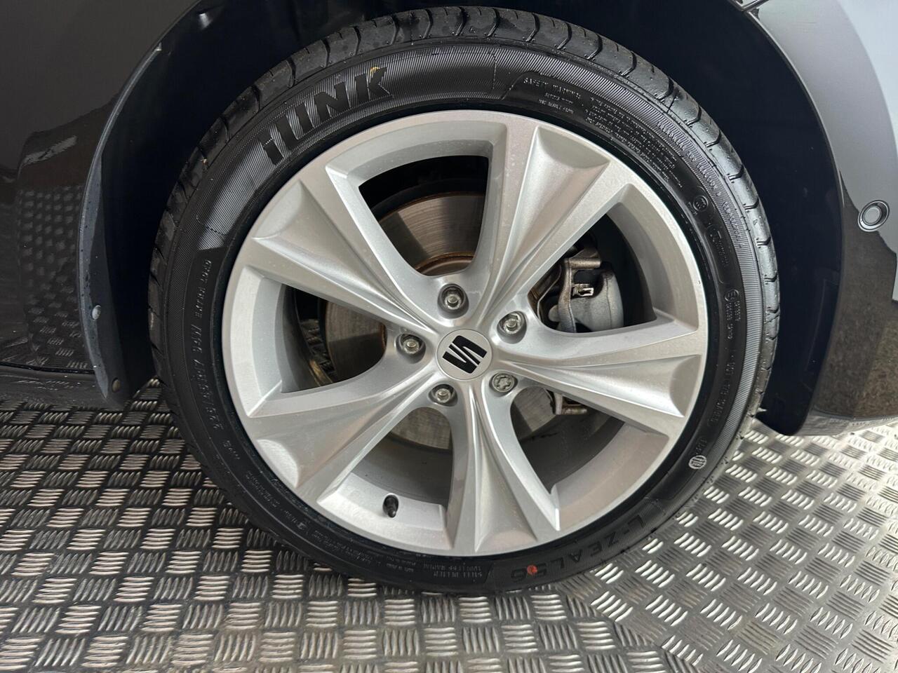 SEAT Leon YO24HWH