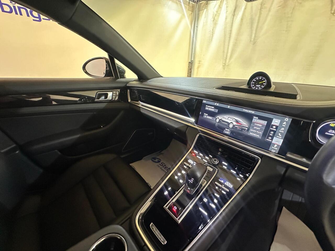Porsche Panamera VU67KYG