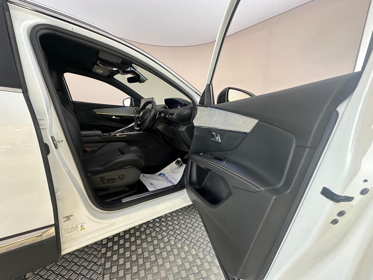 Peugeot 5008 DL23VUJ