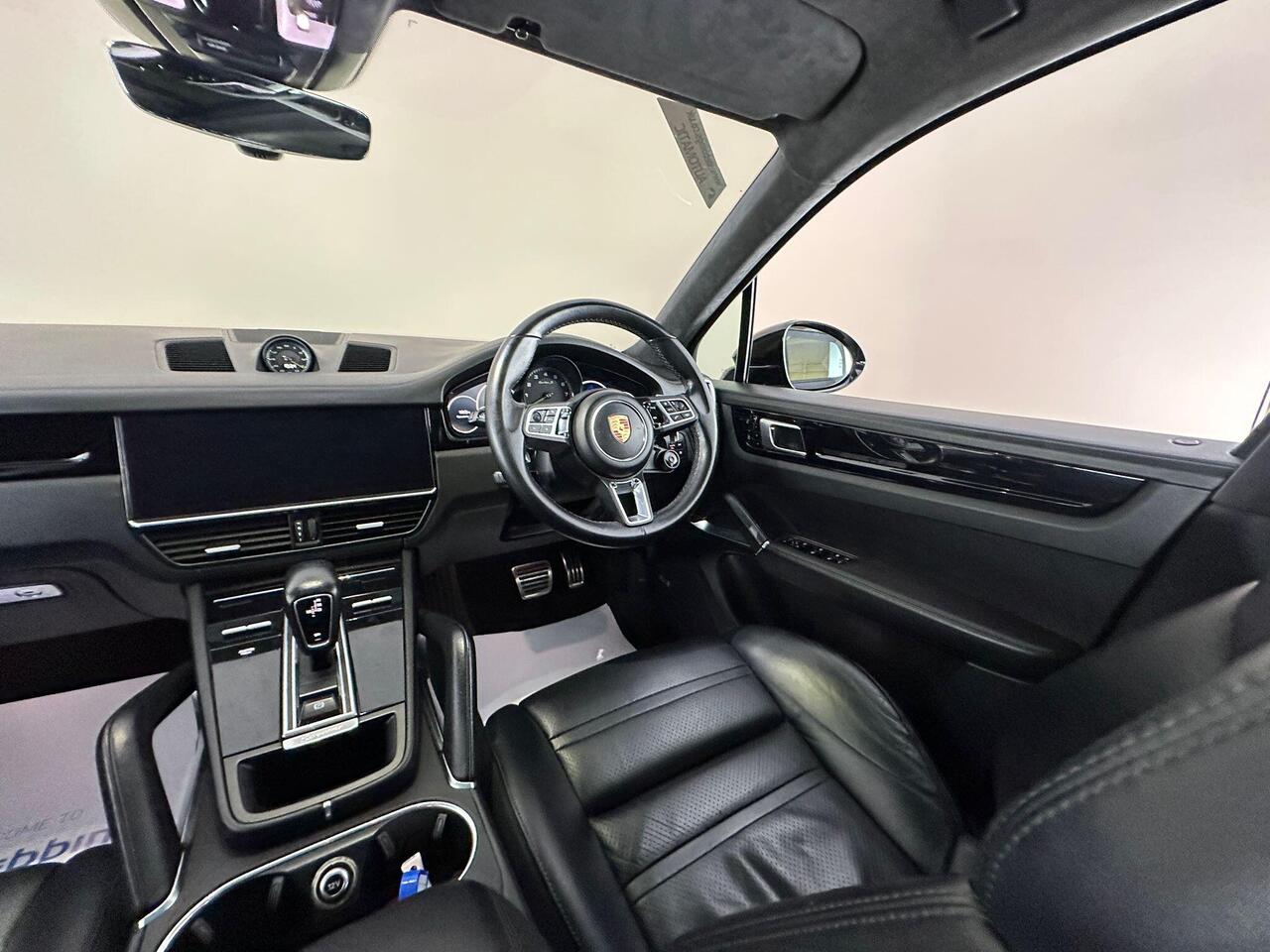 Porsche Cayenne SW69BKY