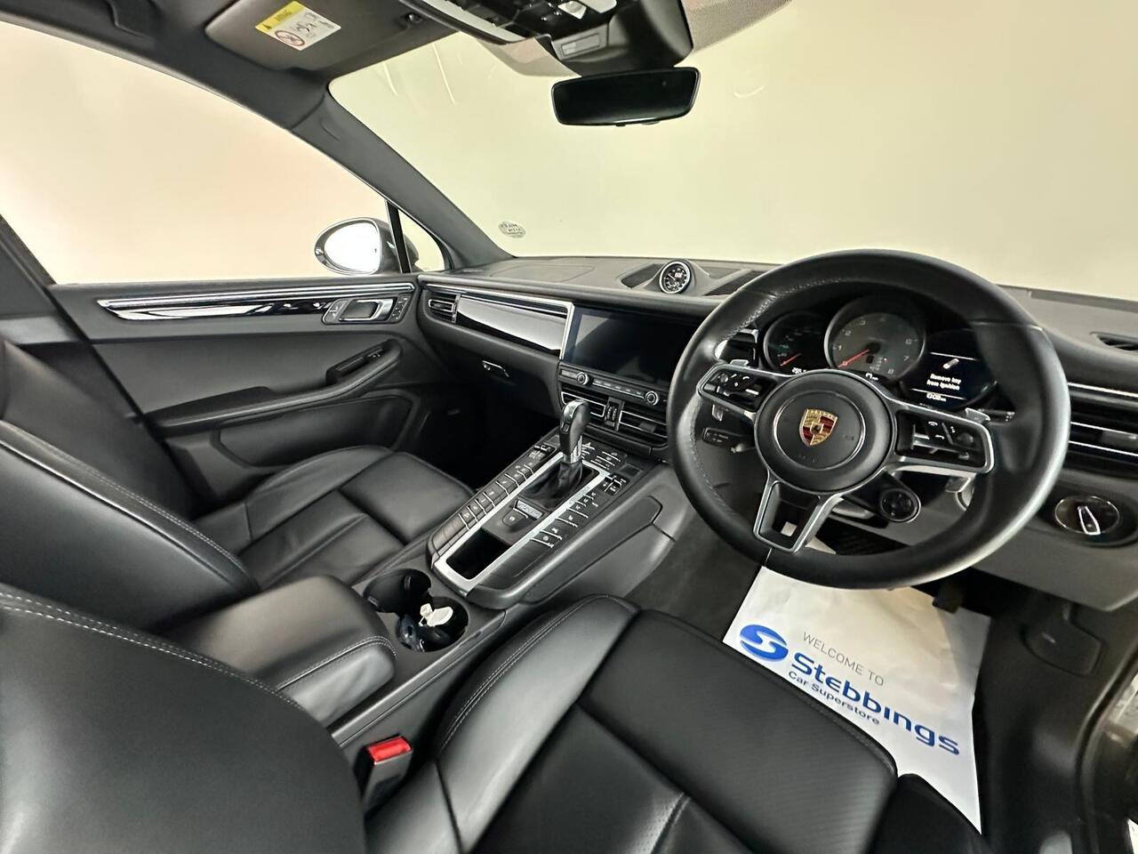 Porsche Macan LJ20WHU