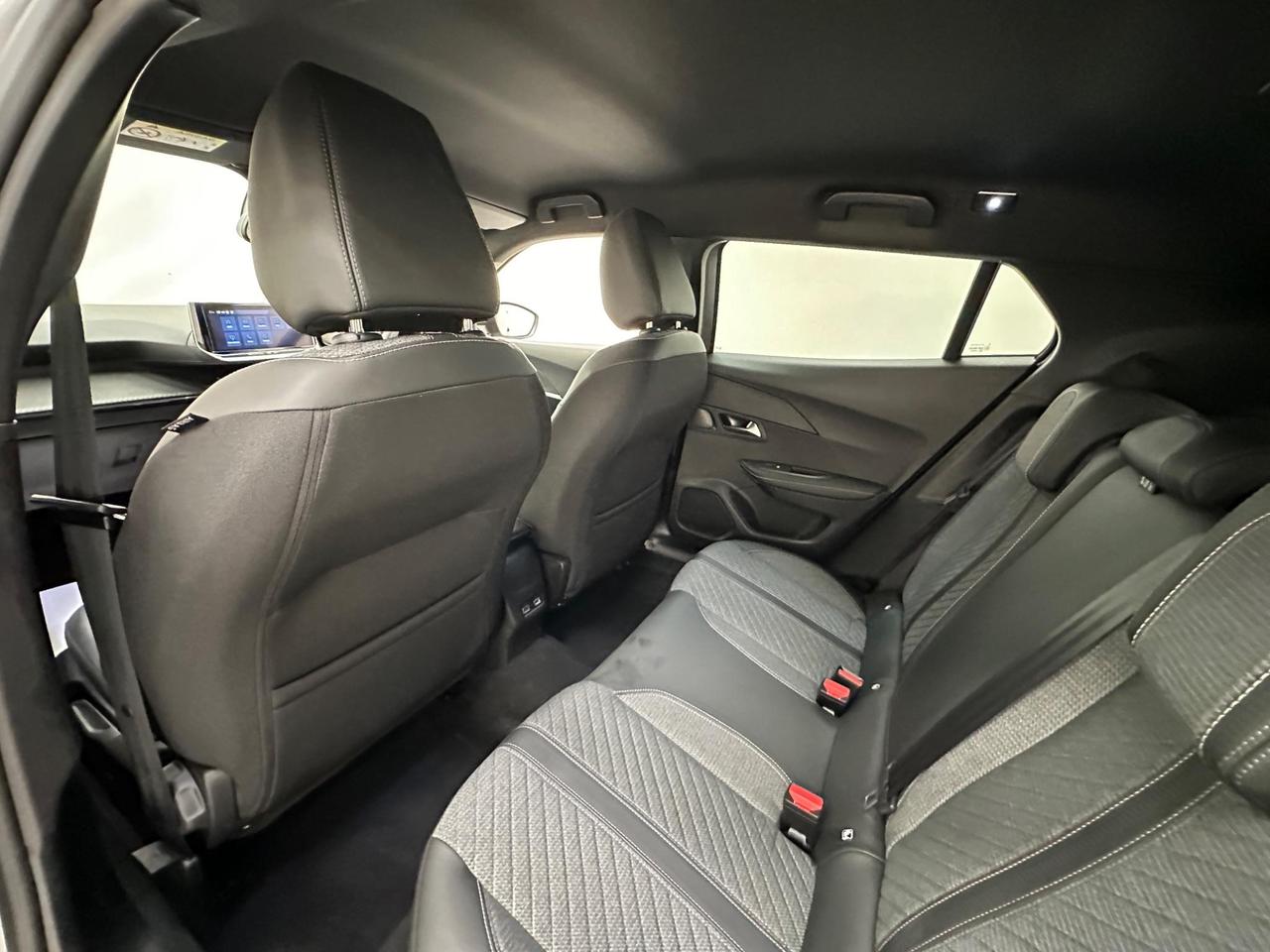 Peugeot 2008 AF73DWW