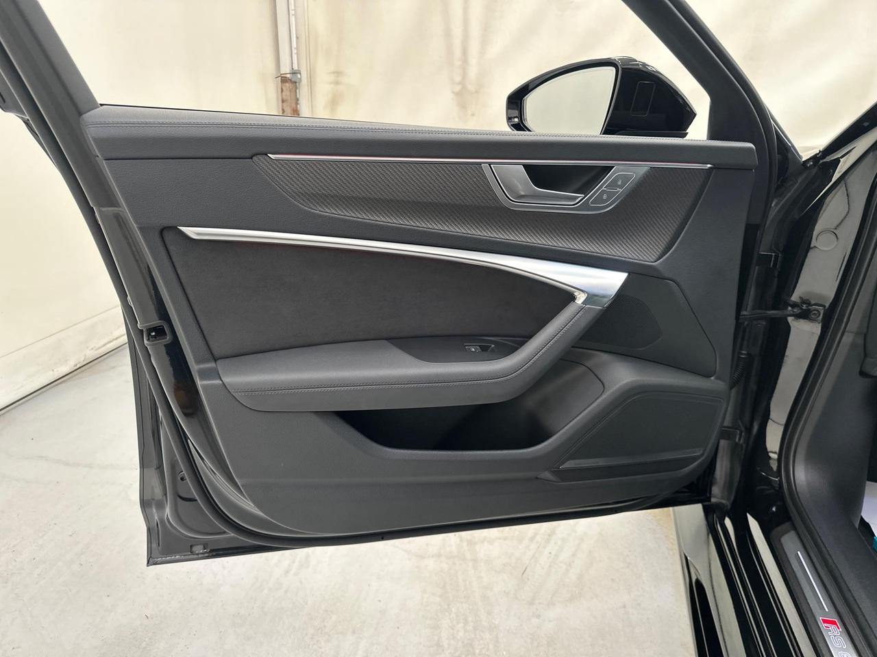 Audi RS6 Avant WU71CXE