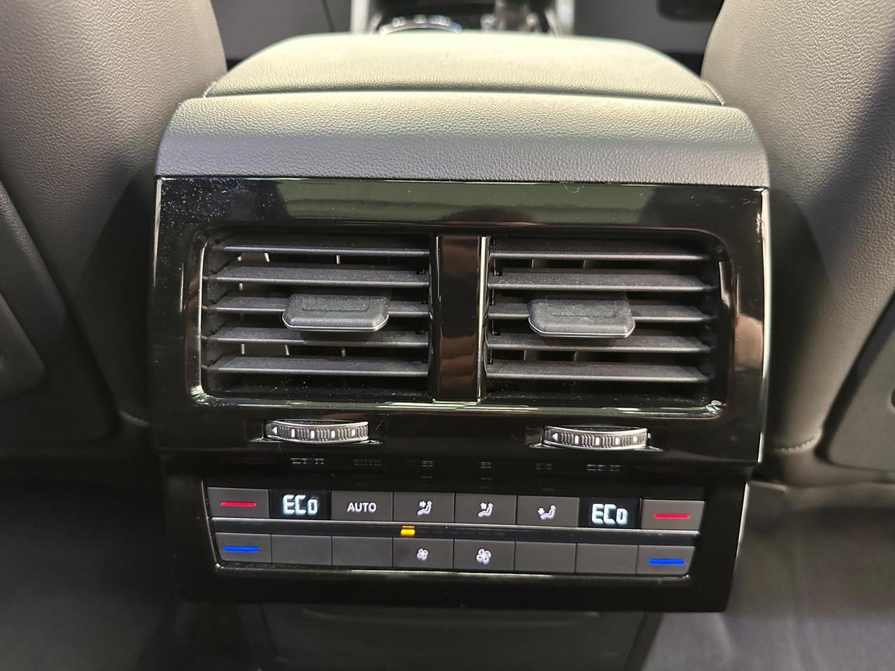 Volkswagen Touareg YY71PJV
