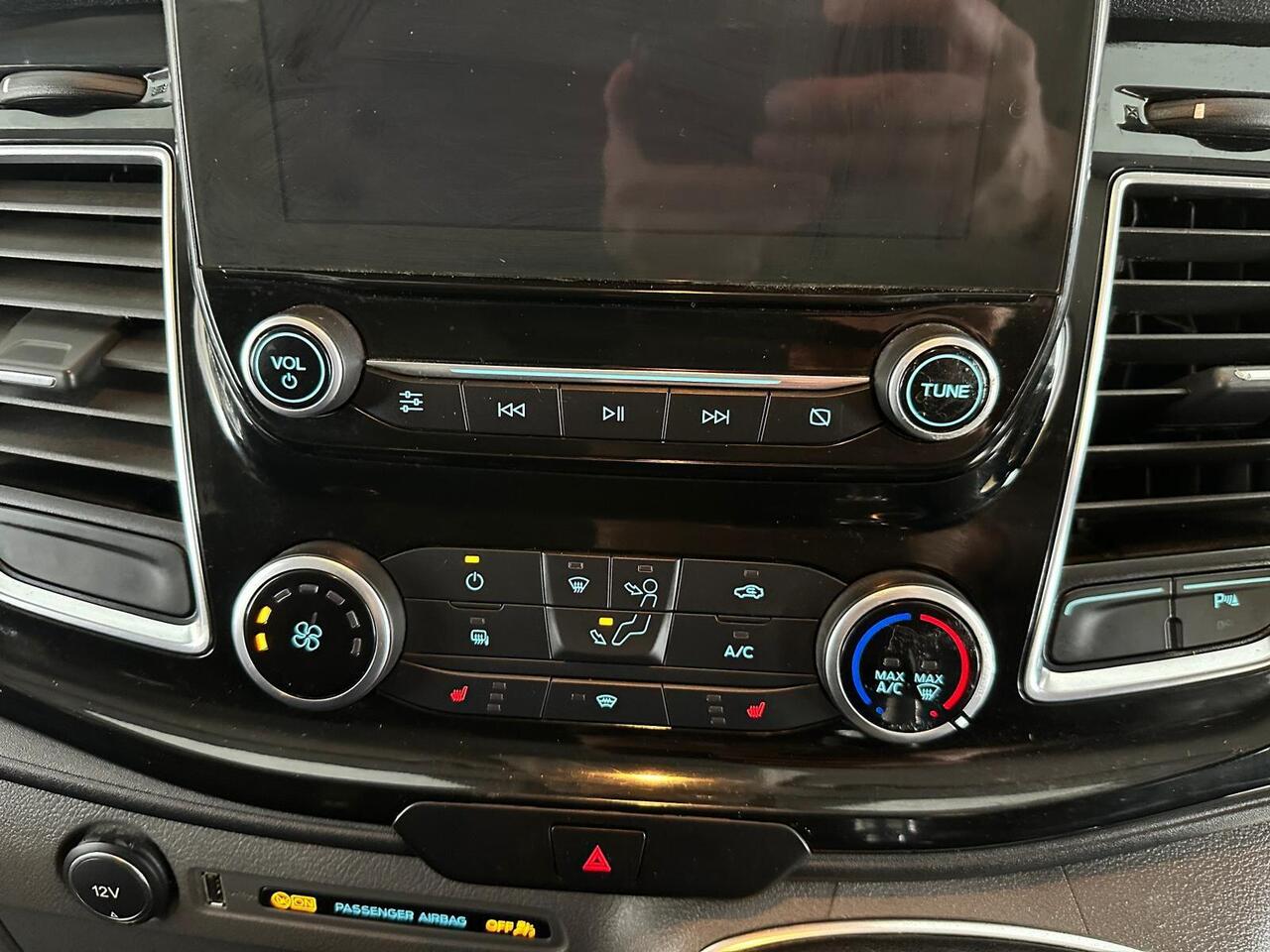 Ford Transit Custom AE68KZD