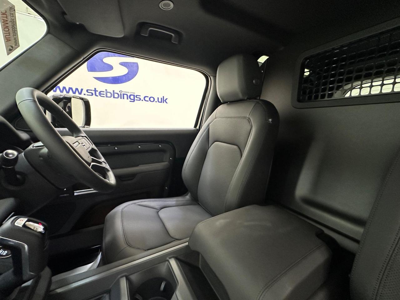 Land Rover Defender 90 HK25JCO