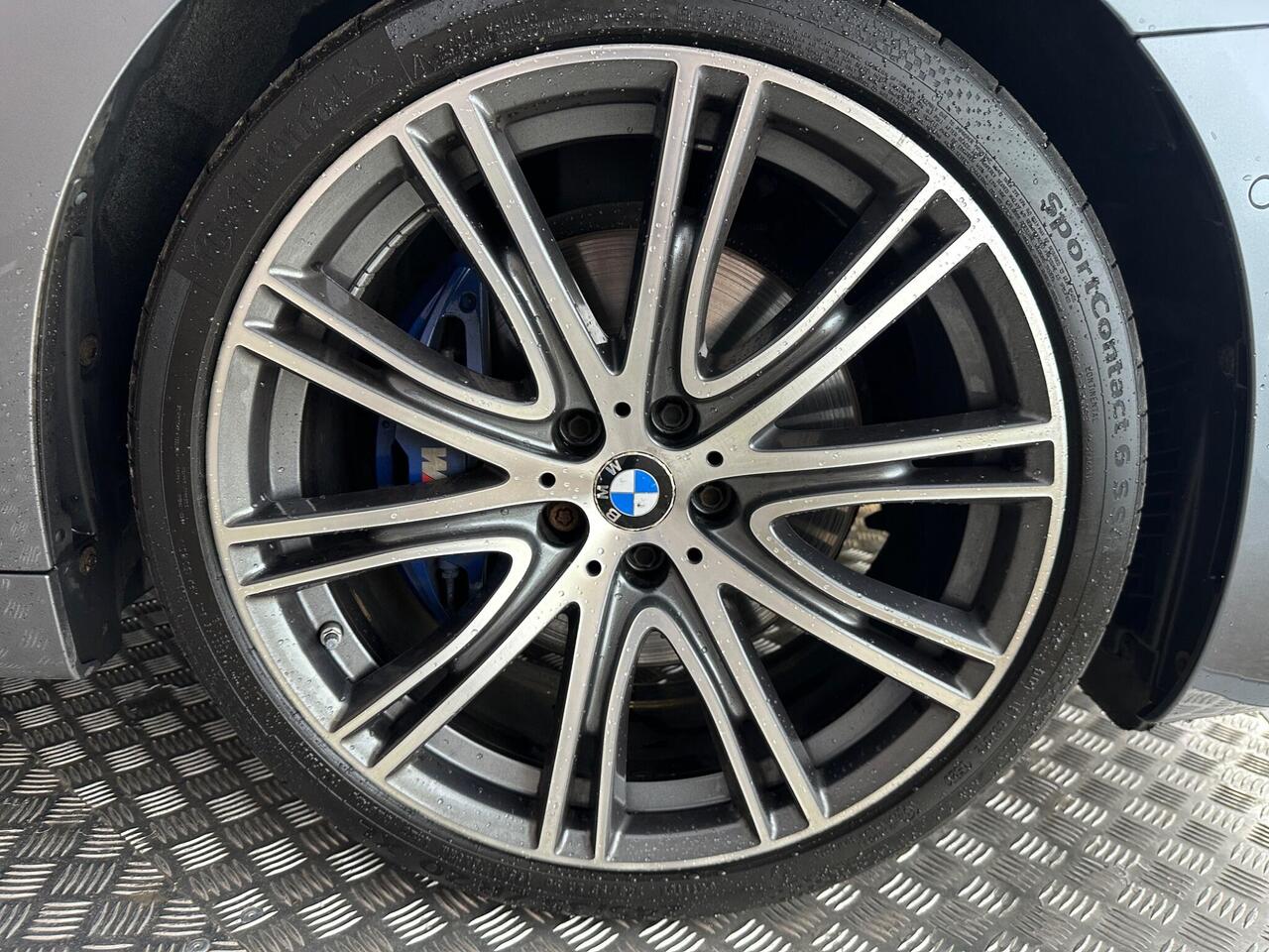 BMW 5 Series YK18JUW