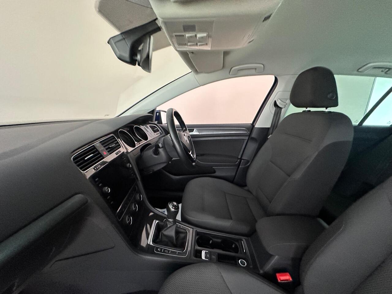 Volkswagen Golf VE69NKS