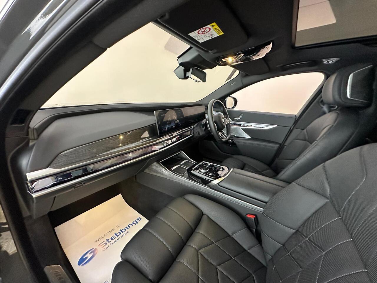 BMW i7 YF73FKE