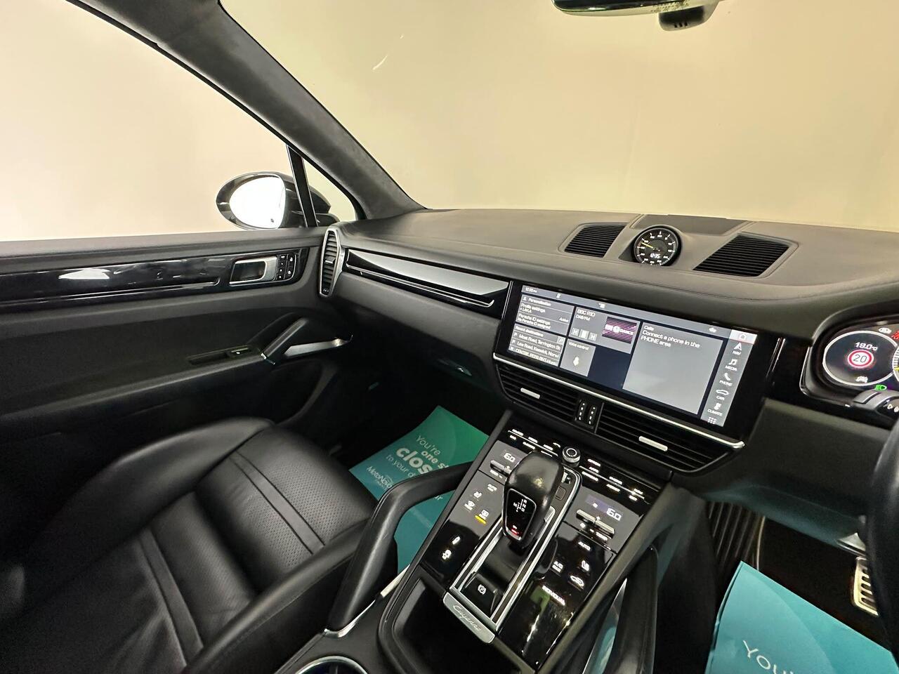 Porsche Cayenne SW69BKY
