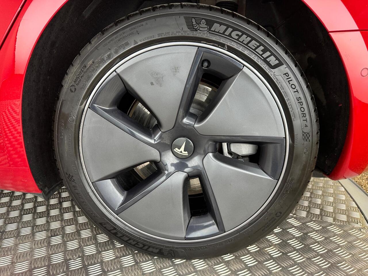 Tesla Model 3 LF71VTK