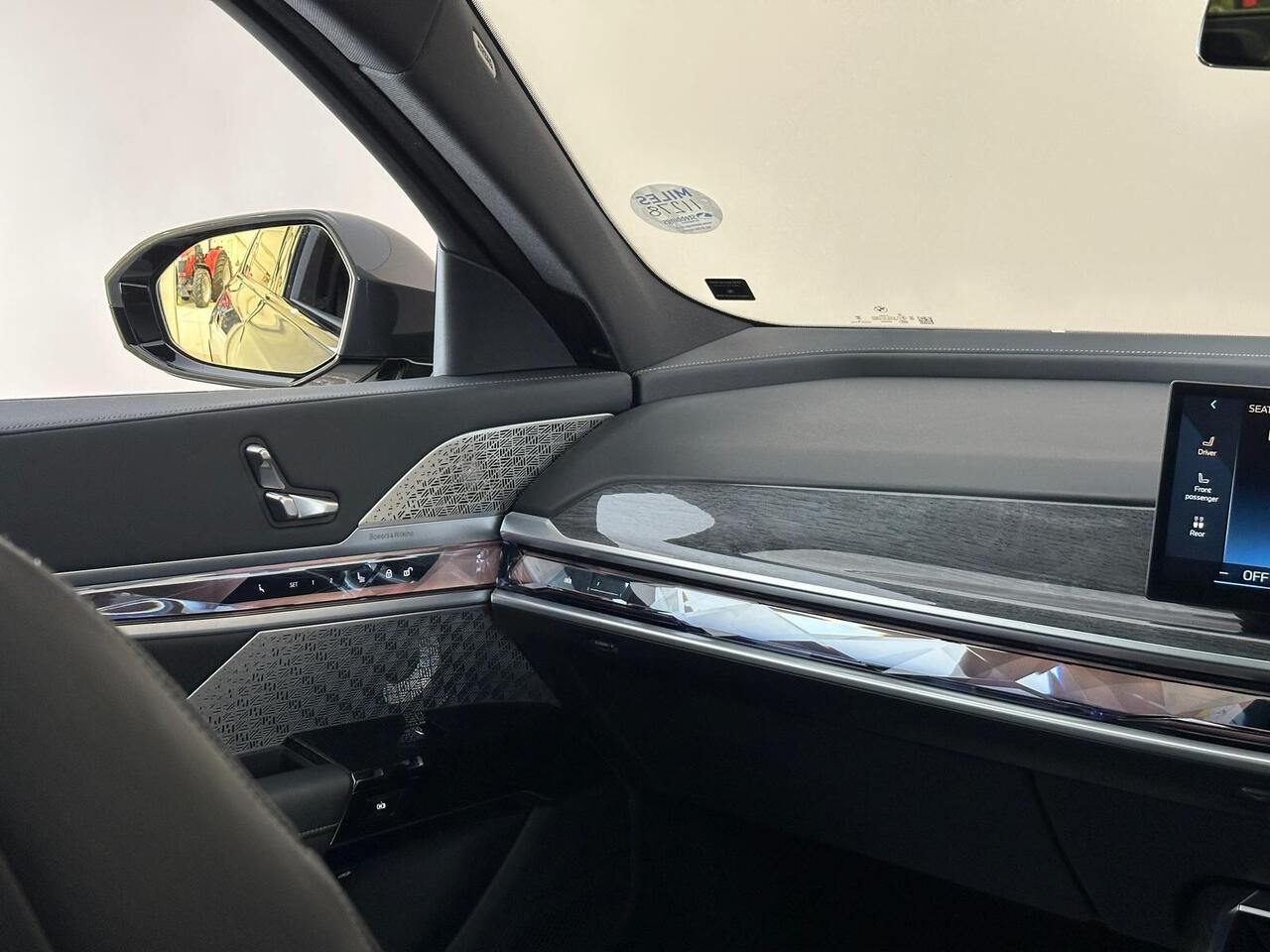 BMW i7 YF73FKE
