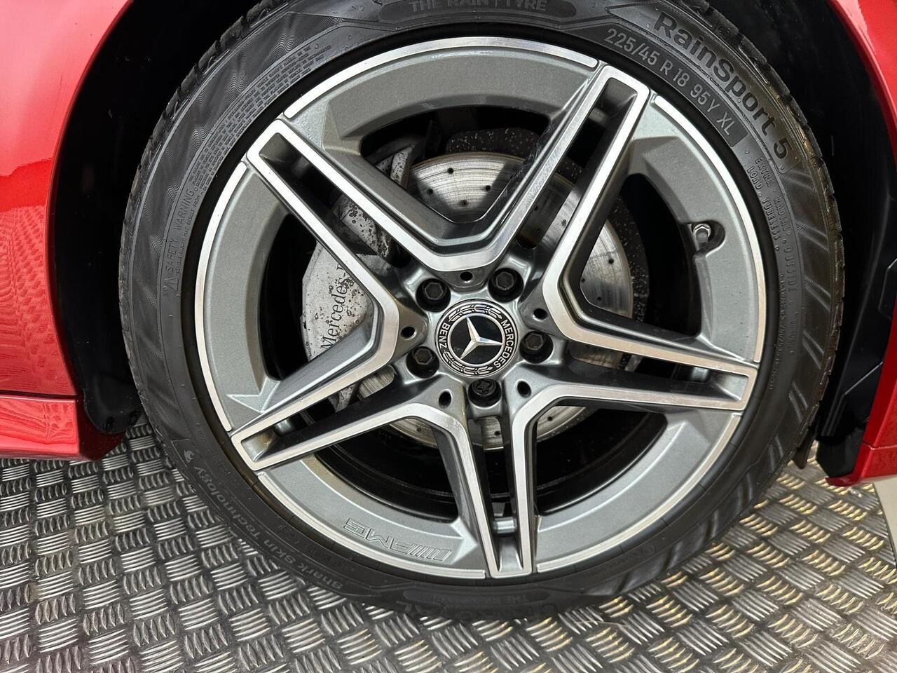 Mercedes-Benz C Class AY68UNX