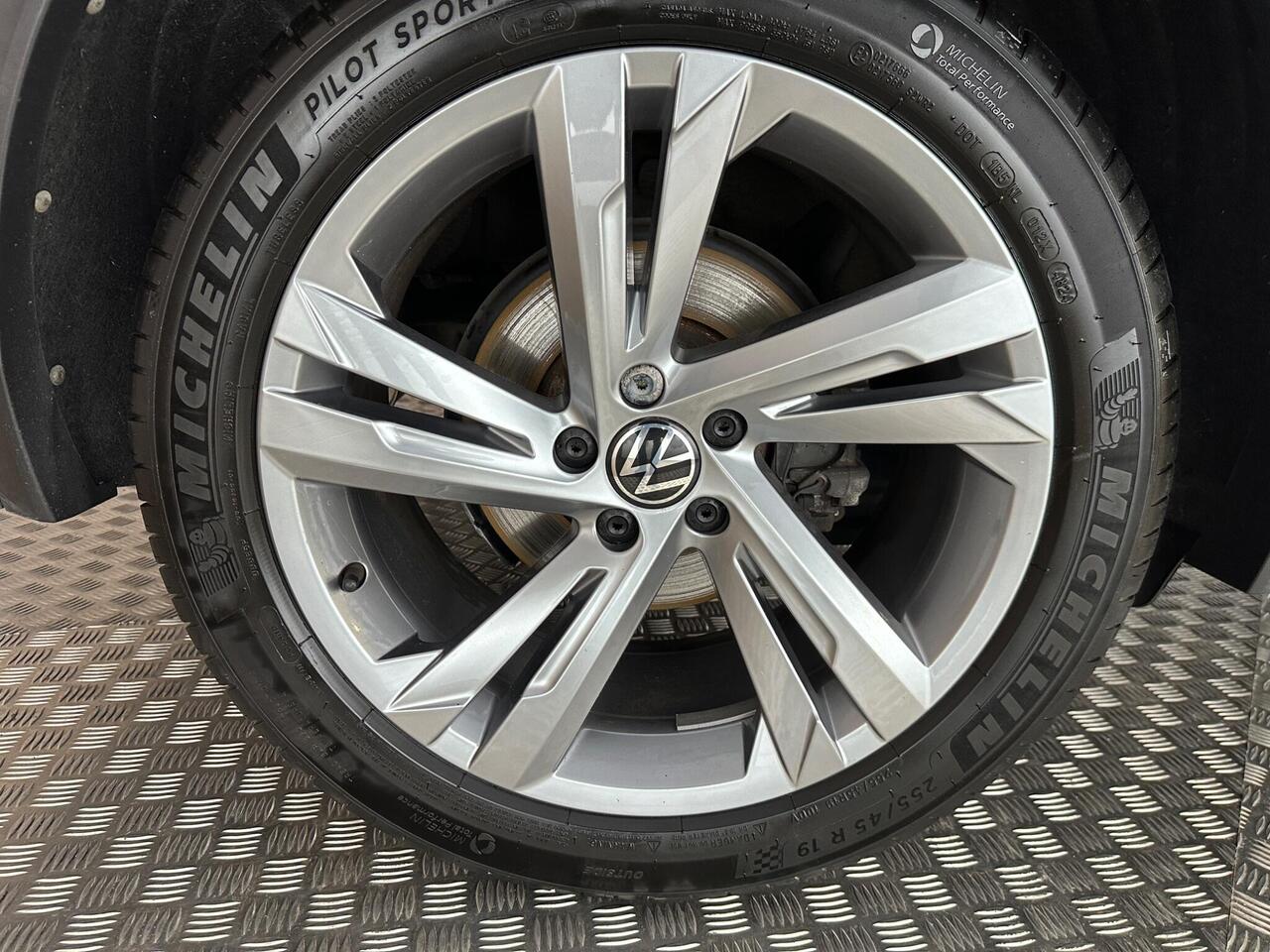 Volkswagen Tiguan VO24XRH