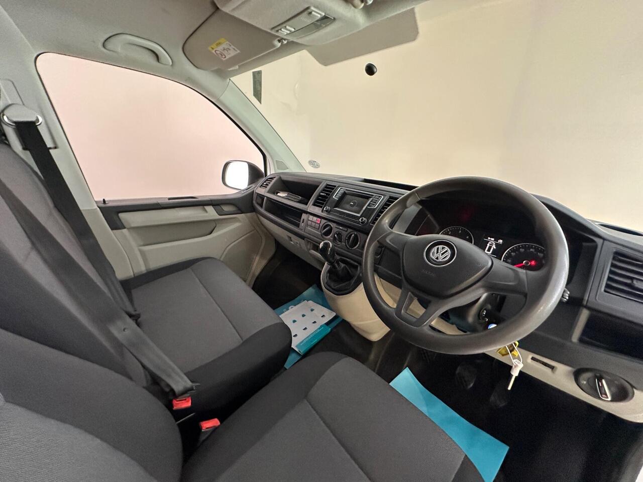 Volkswagen Transporter YW68UCP