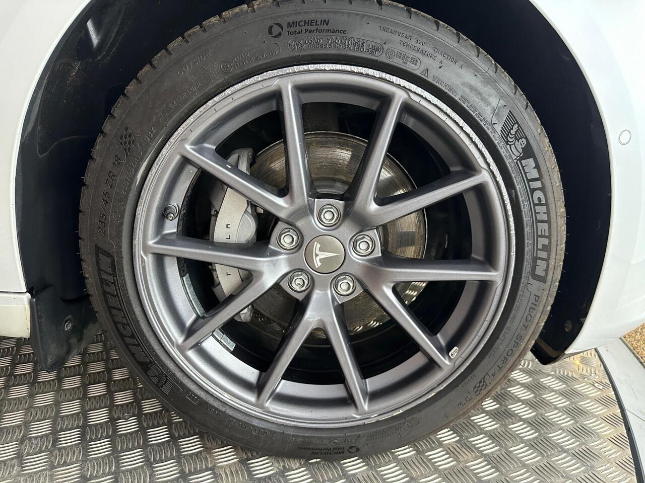 Tesla Model 3 AF72VPX