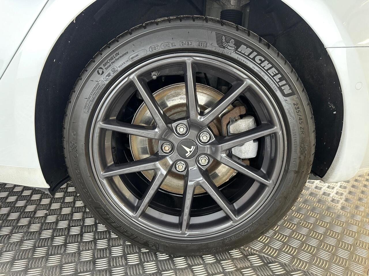 Tesla Model 3 AF72UXG