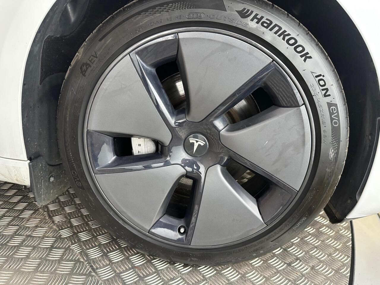 Tesla Model 3 AF22DGX