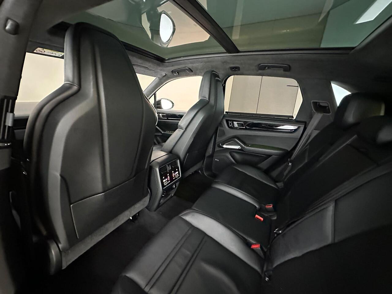 Porsche Cayenne SW69BKY