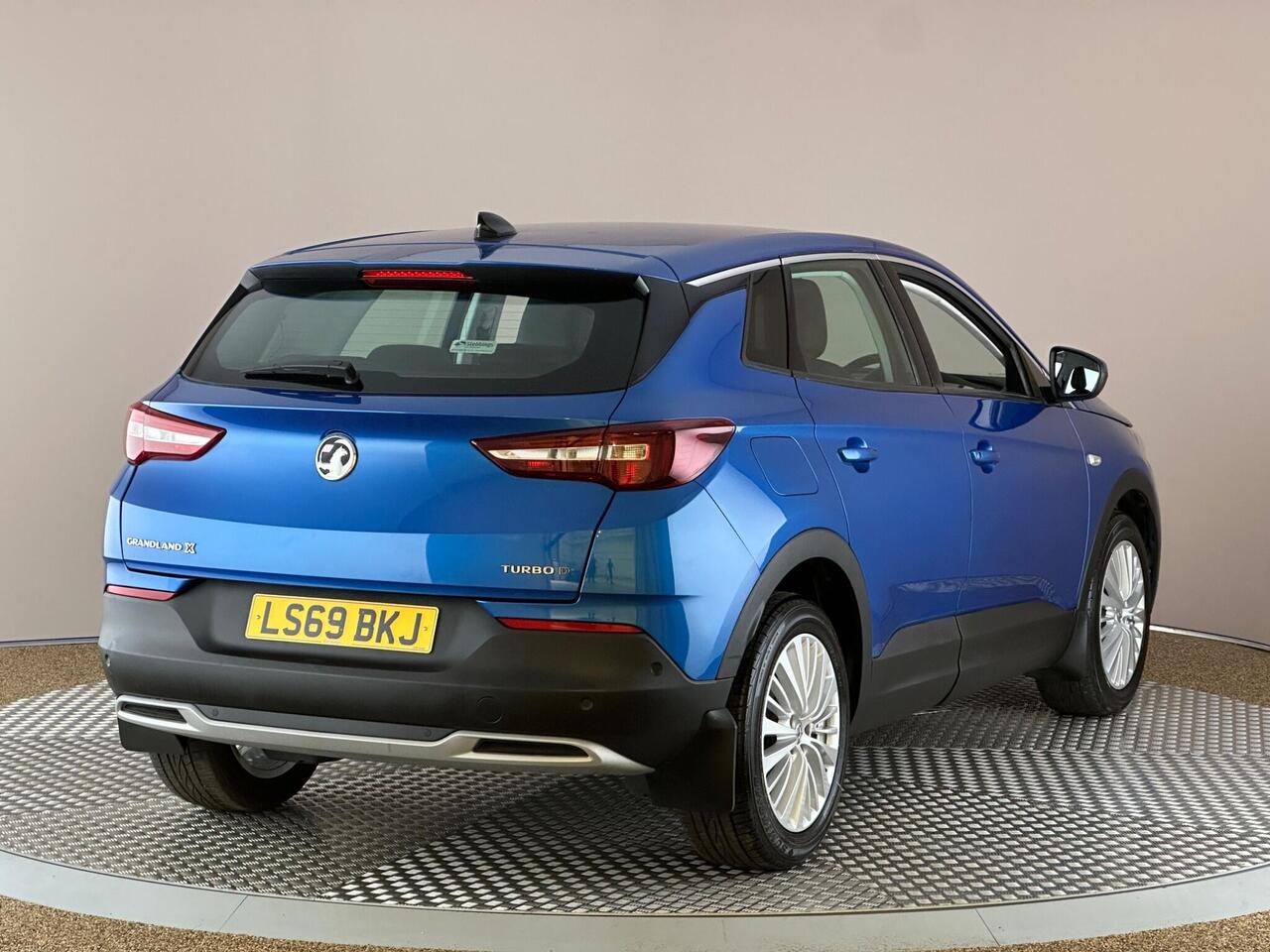 Vauxhall Grandland X LS69BKJ