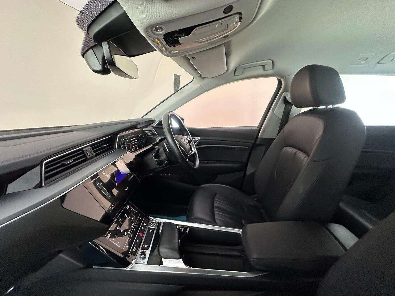 Audi e-tron NL70UPZ