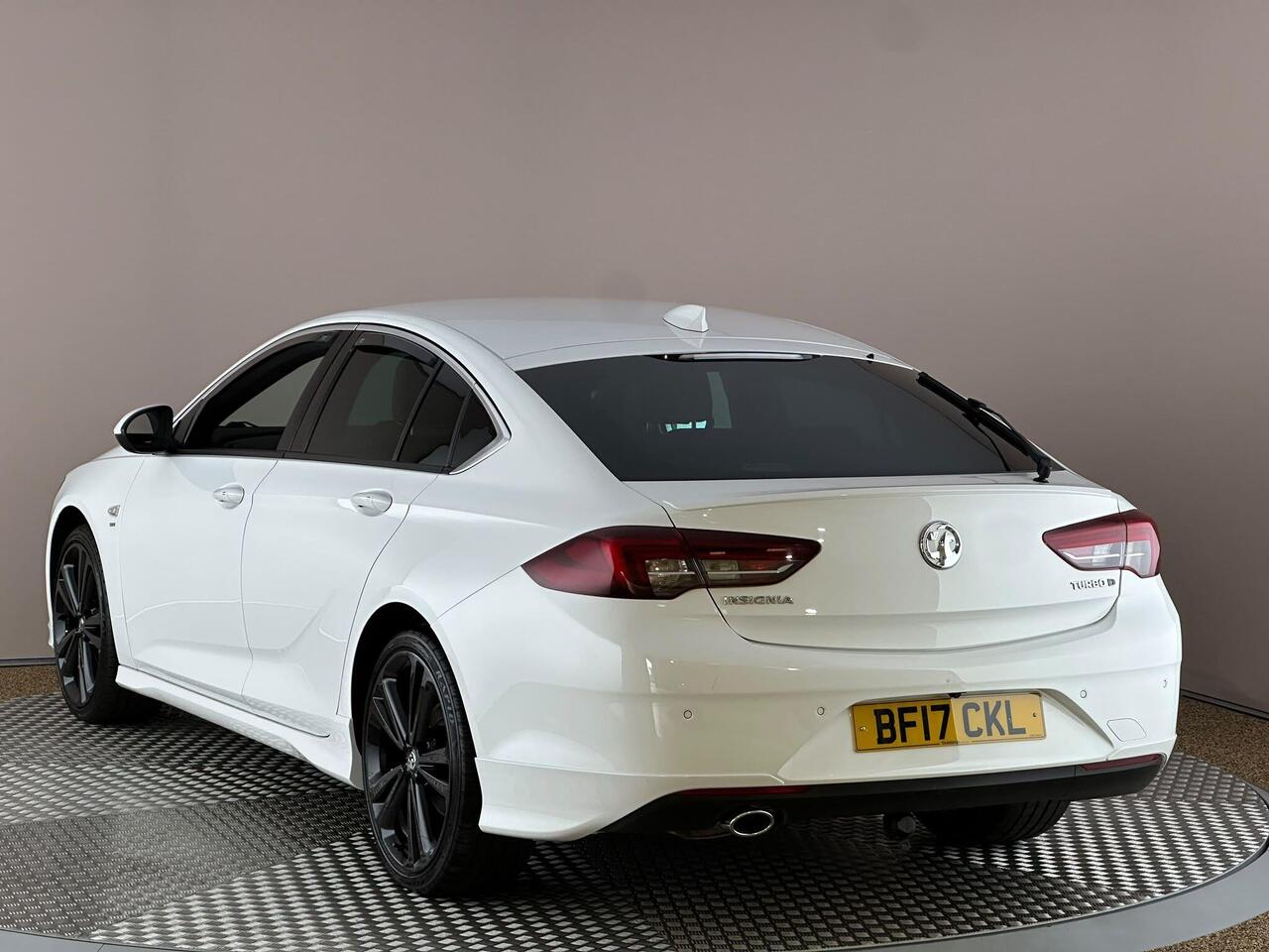 Vauxhall Insignia BF17CKL