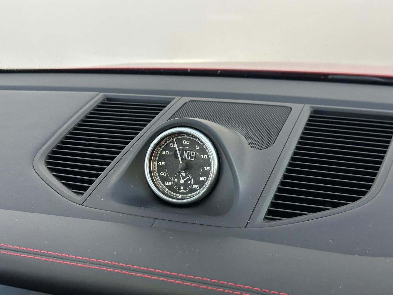 Porsche Macan AE18WBL